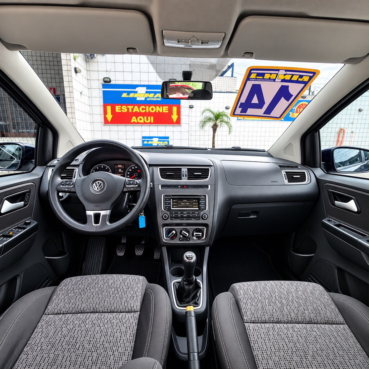 VW - VolksWagen Fox 1.0 Mi Total Flex 8V 5p 2014 — foto 11